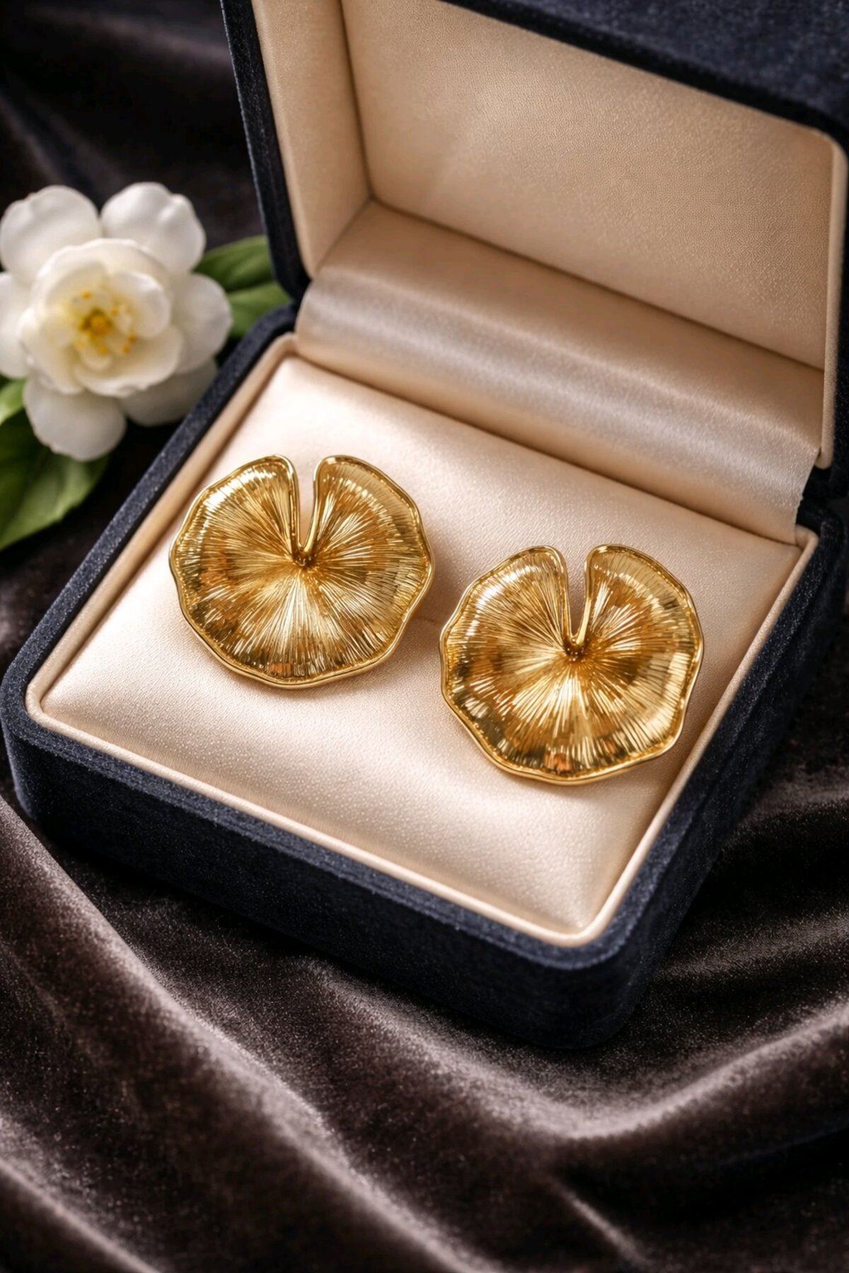 Marka Model, Gold Büyük Nilüfer Çiçeği Kadın Küpe
