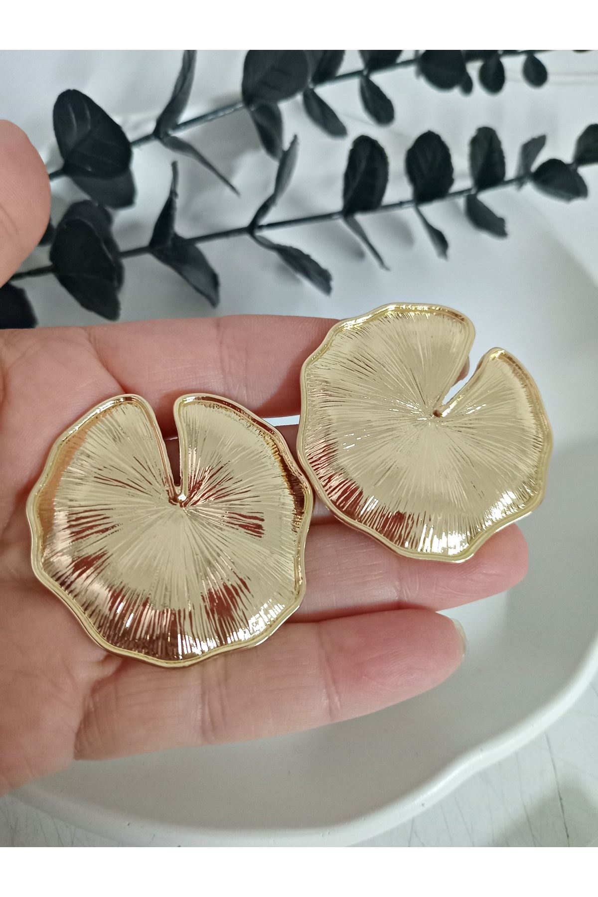 Marka Model, Gold Büyük Nilüfer Çiçeği Kadın Küpe