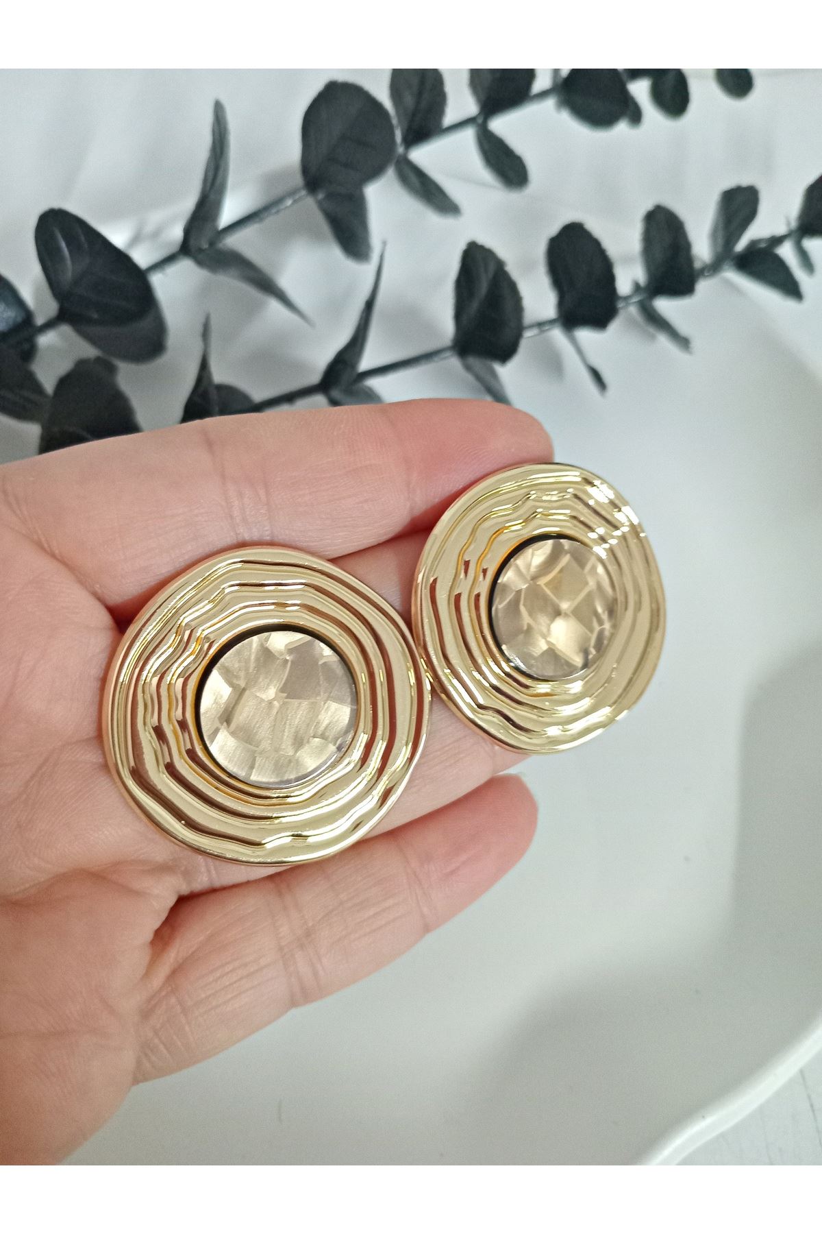 Marka Model, Gold Bej Sedefli Büyük Yuvarlak Kadın Küpe