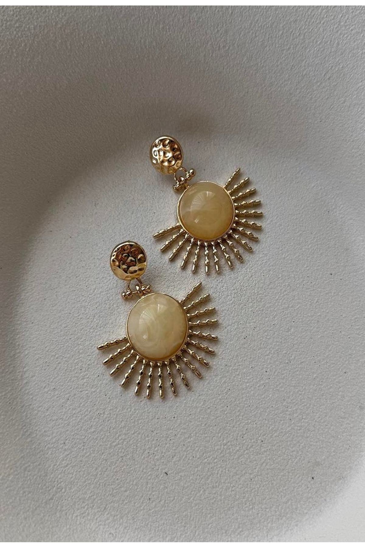 Krem Güneş Gold Hafif Kadın Küpe