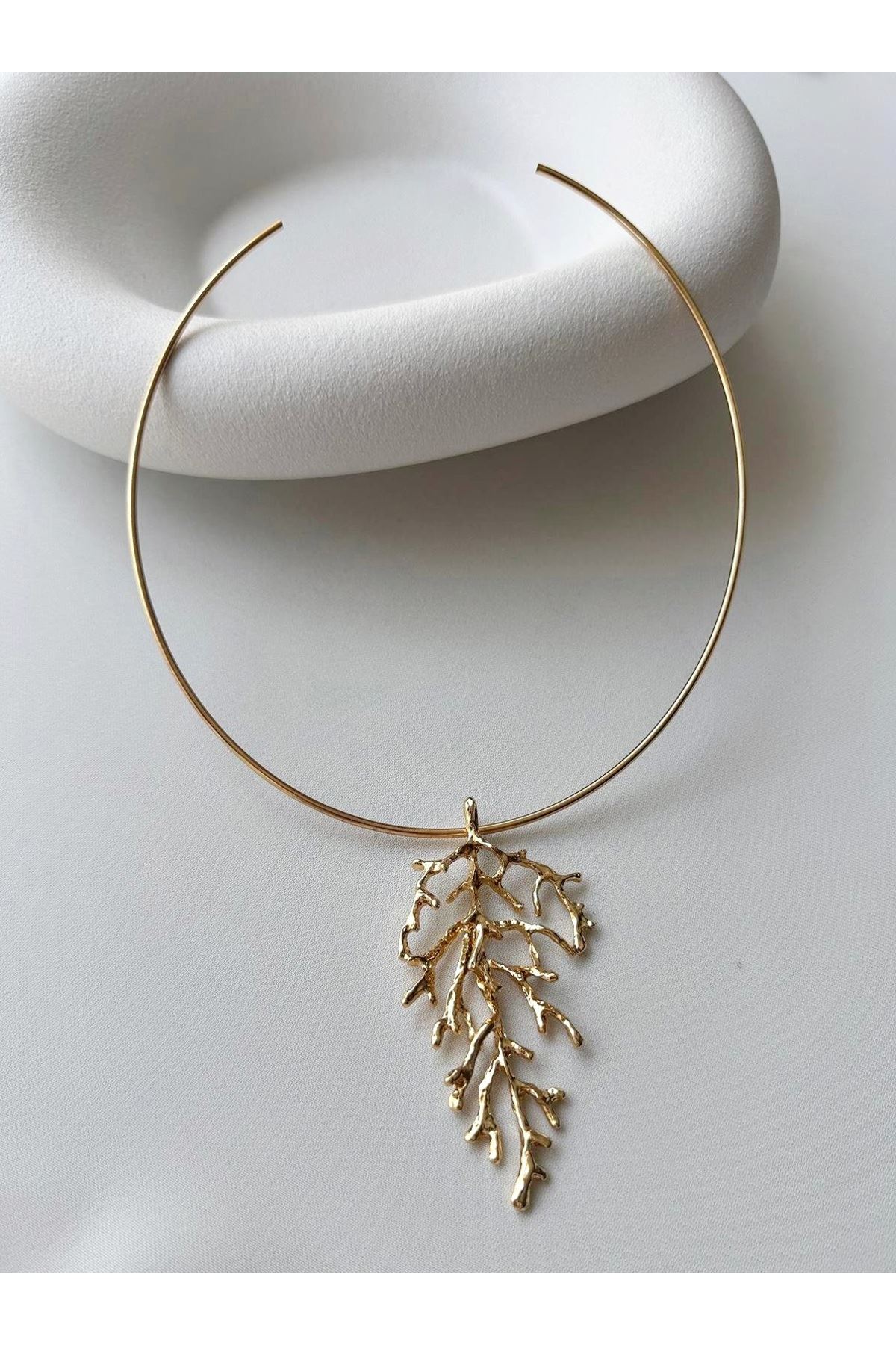 Marka Kolye, Gold Mercan Charmlı Elegant Kolye