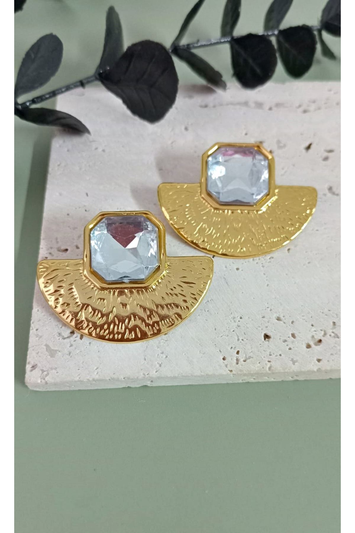 Paslanmaz Çelik Gold Beyaz Taşlı Şık Küpe