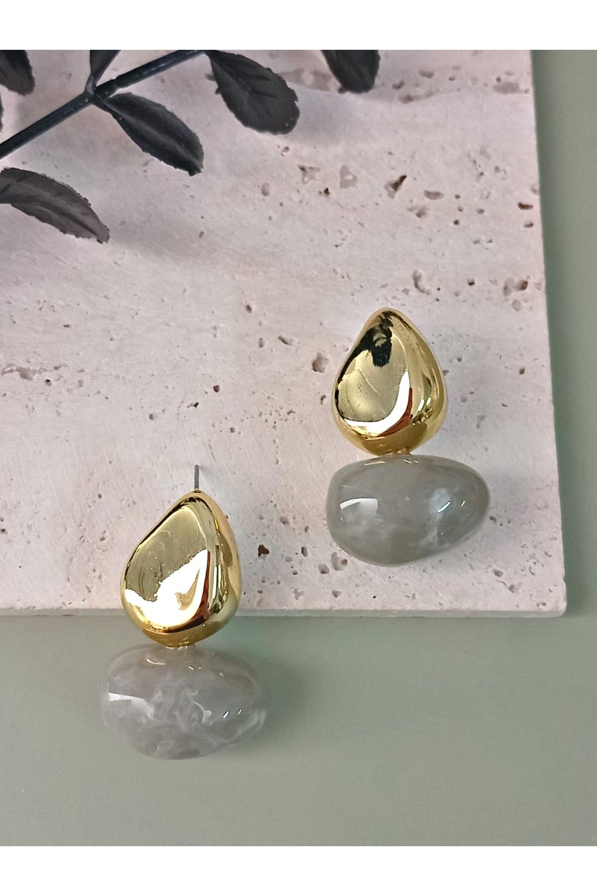 Gri Gold Bonbon Hafif Şık Küpe