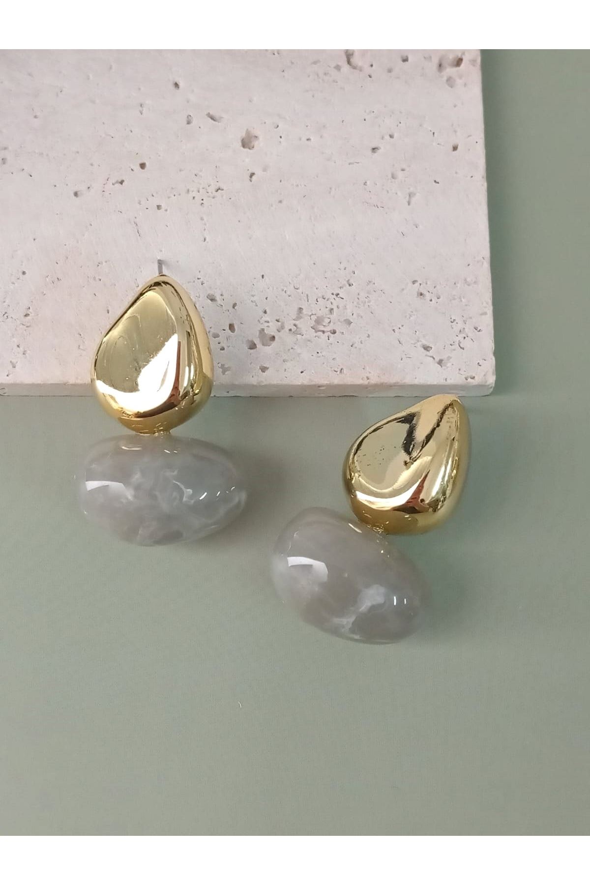 Gri Gold Bonbon Hafif Şık Küpe