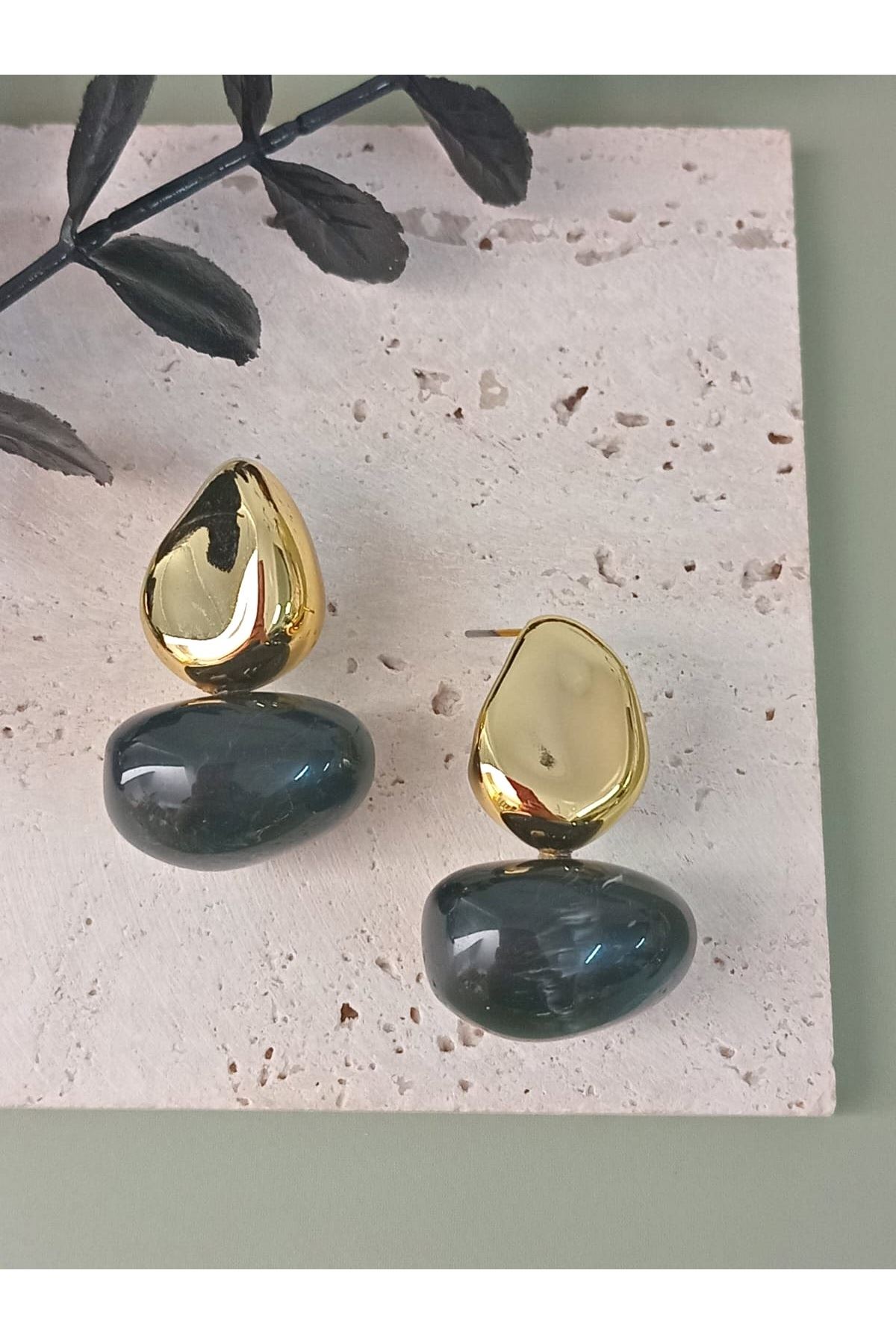 Siyah Gold Bonbon Hafif Şık Küpe