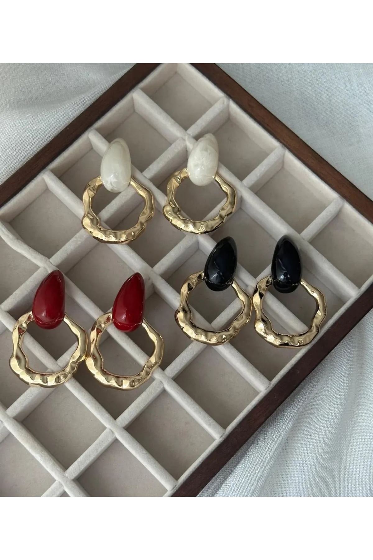 Marka Model, Çelik Gold Siyah Küpe
