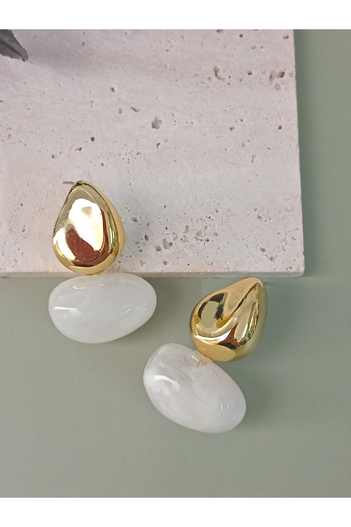 Beyaz Gold Bonbon Hafif Şık Küpe