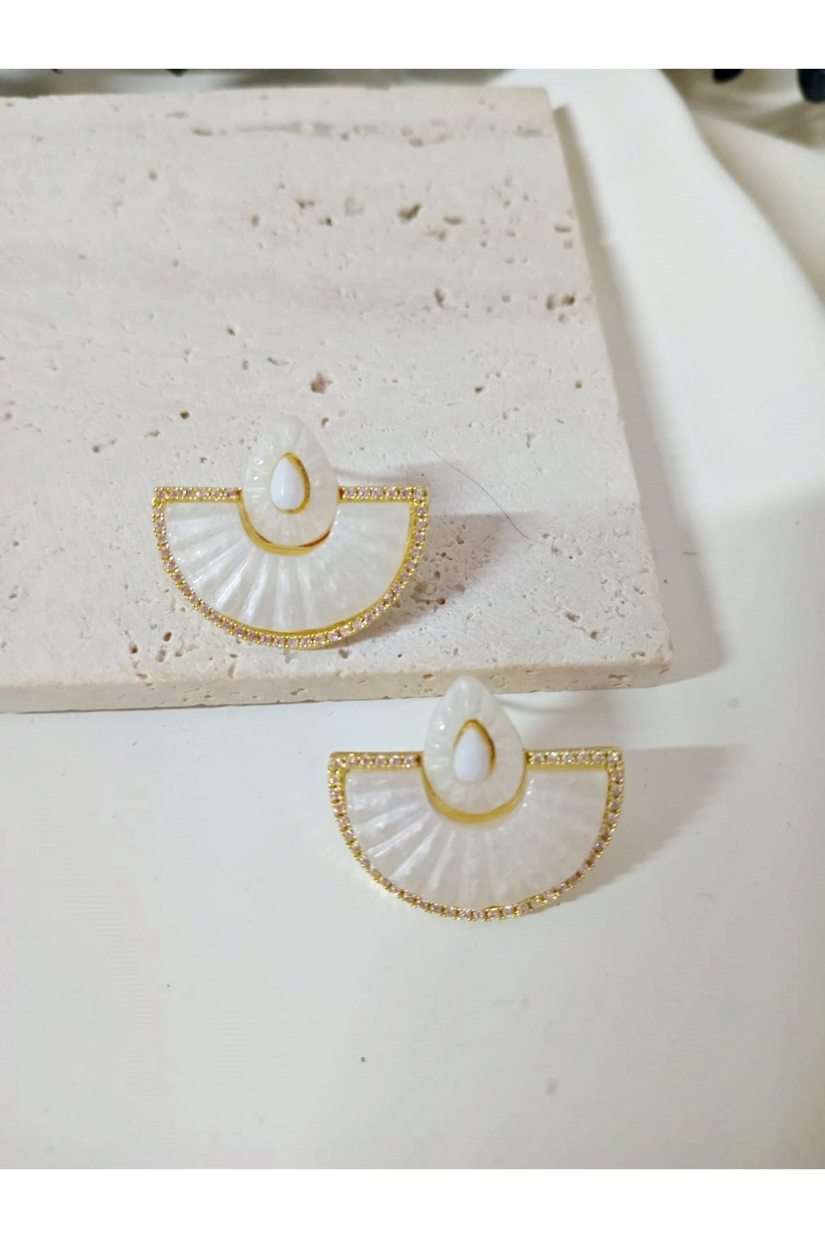 Çelik Beyaz Küçük Yelpaze Elegant Küpe