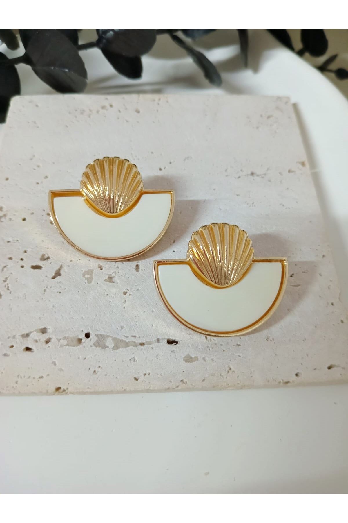 Gold Beyaz Midye Hafif Şık Kadın Küpe