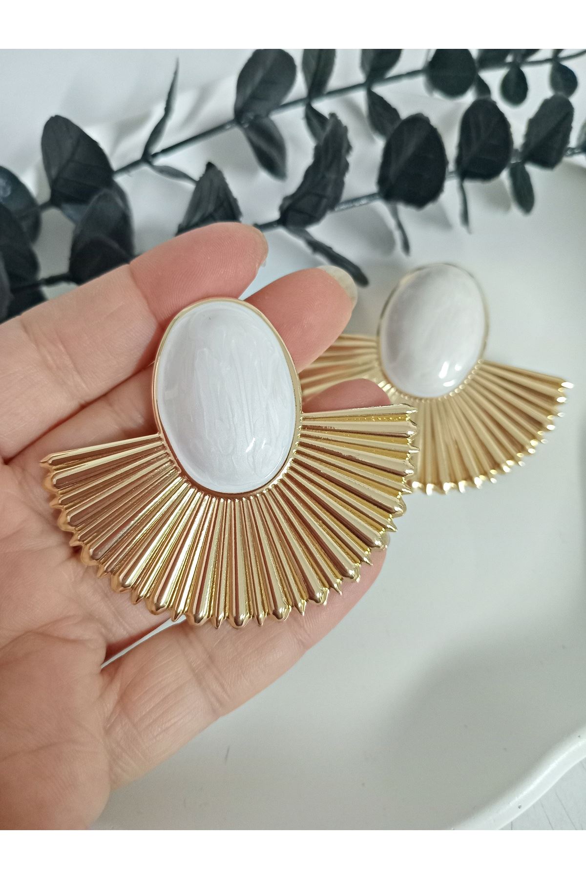 Beyaz Gold Yelpaze Büyük Hafif Kadın Küpe