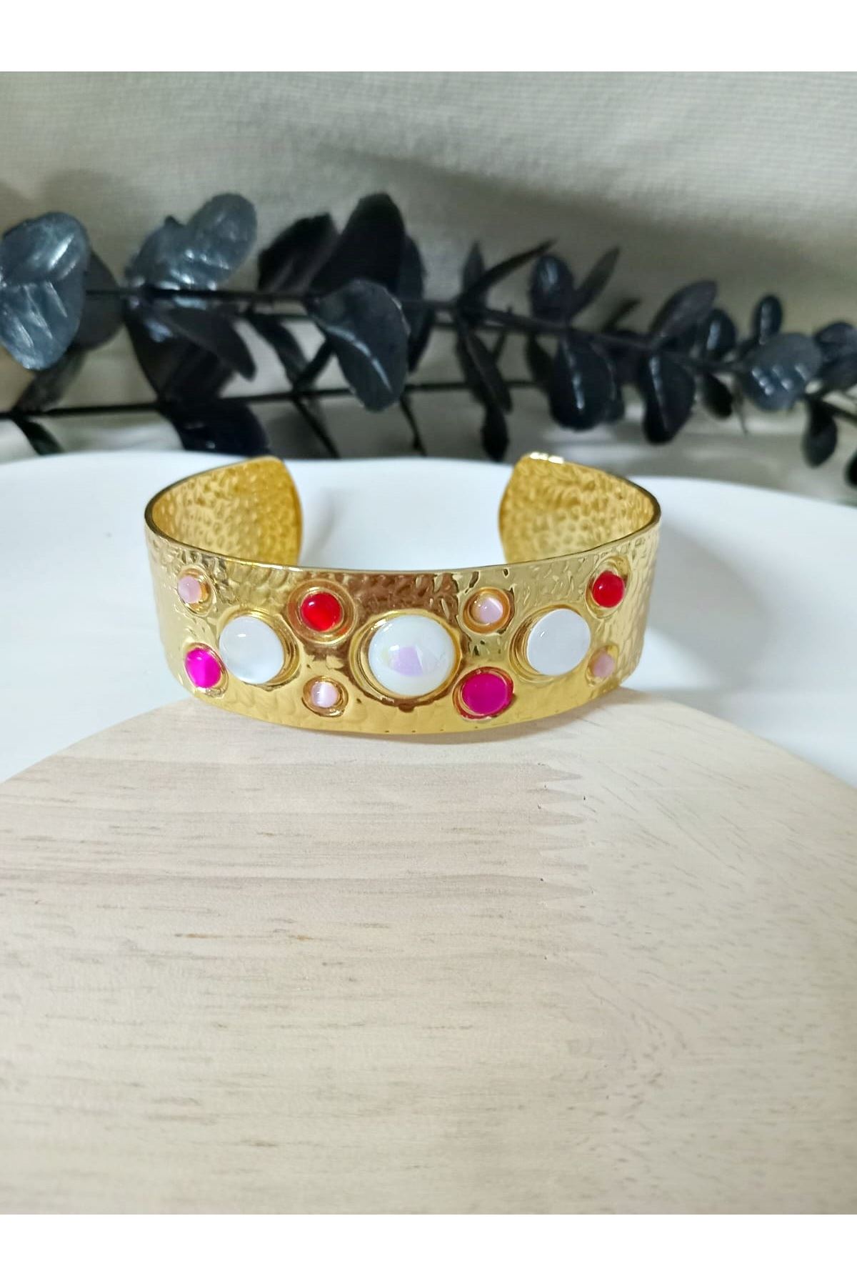 Gold Pembe Beyaz Boncuklu Kelepçe Bilezik