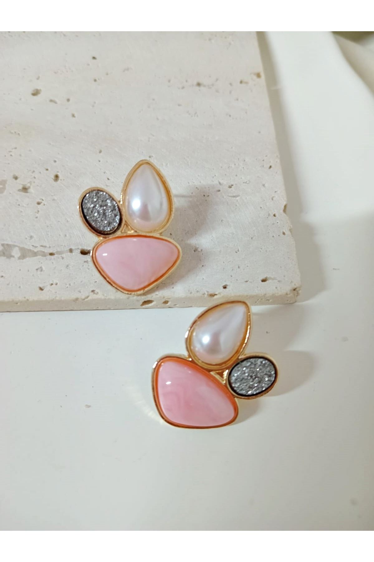 Gold Pembe Renkli İncili Zarif Kadın Küpe