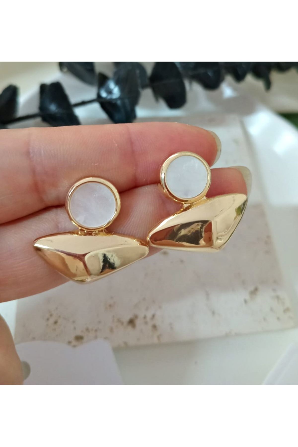 Gold Minimal Beyaz Şık Kadın Küpe