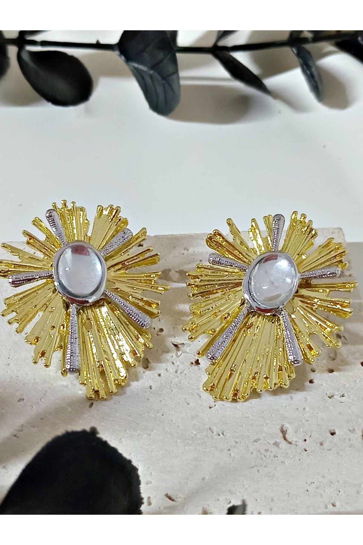 Çelik Gold Beyaz Taşlı Şık Küpe