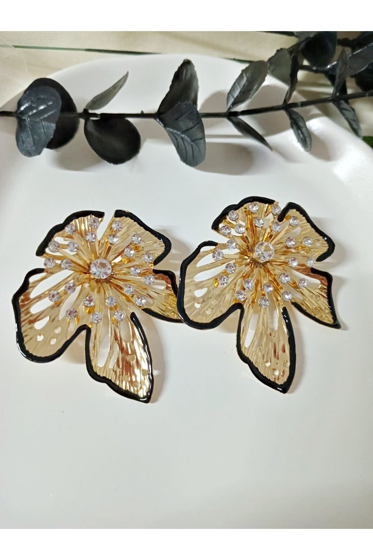 Gold Taşlı Siyah Çizgili Şık Kadın Küpe