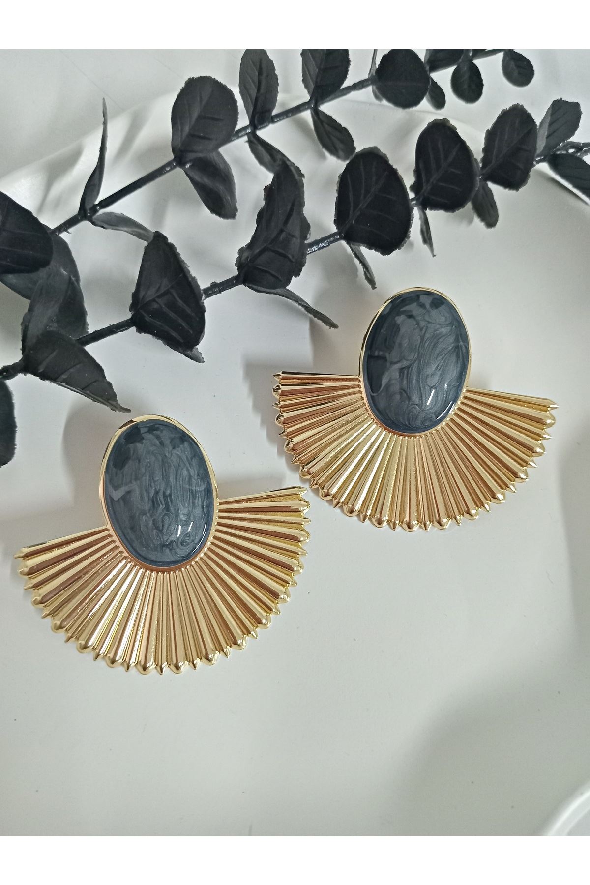 Siyah Gold Yelpaze Büyük Hafif Kadın Küpe