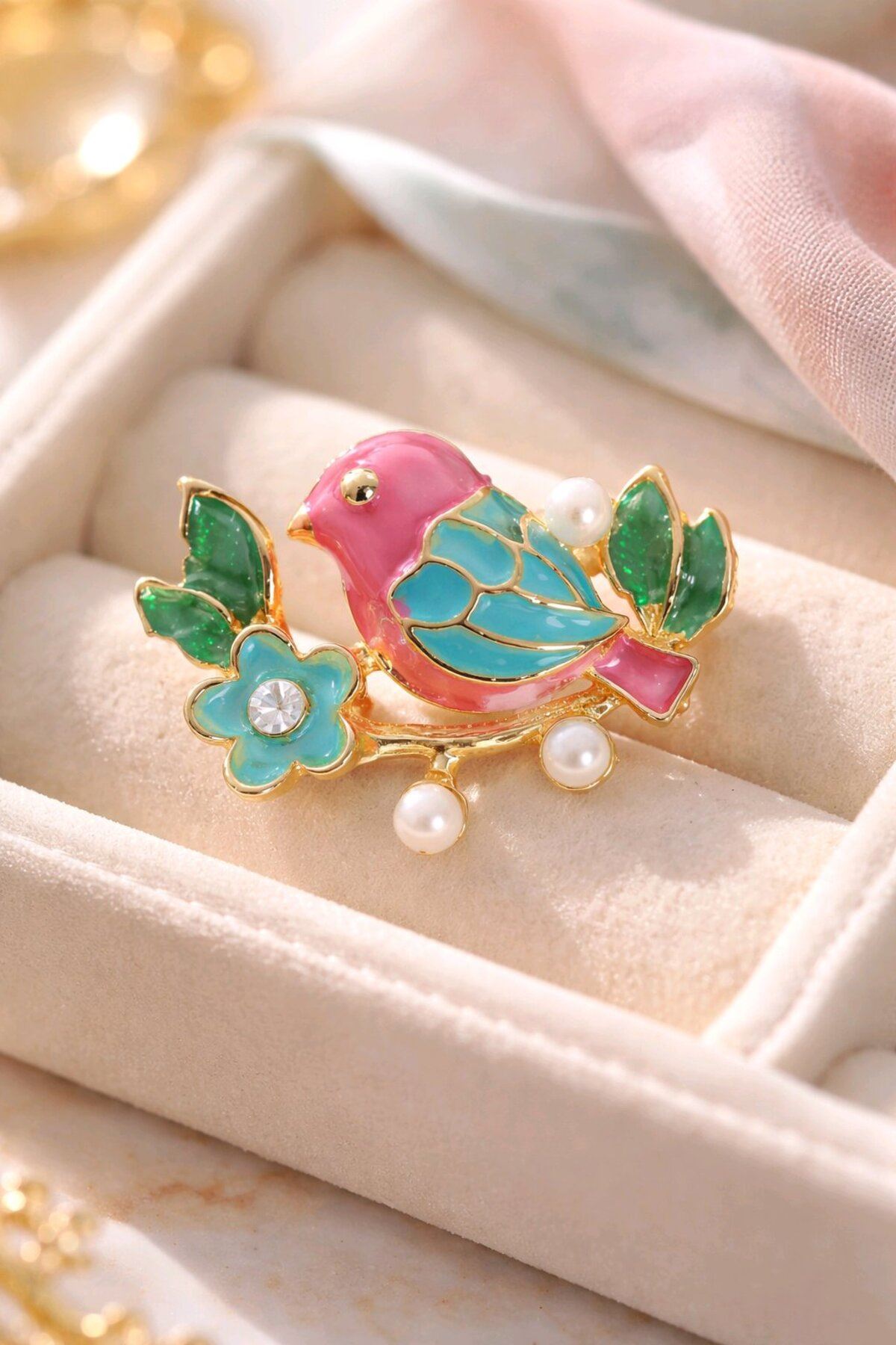 İncili Pembe Kuş Broş, Küçük
