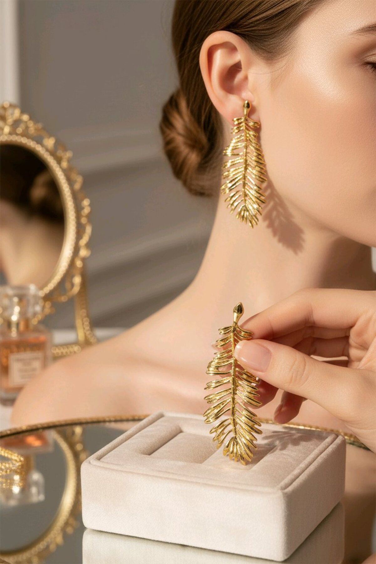 Marka Model, Gold Çelik Uzun Yaprak Hafif Kadın Küpe