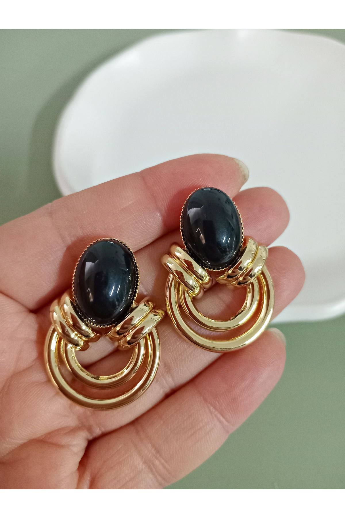 Marka Model, Siyah Taşlı Hafif Gold Küpe