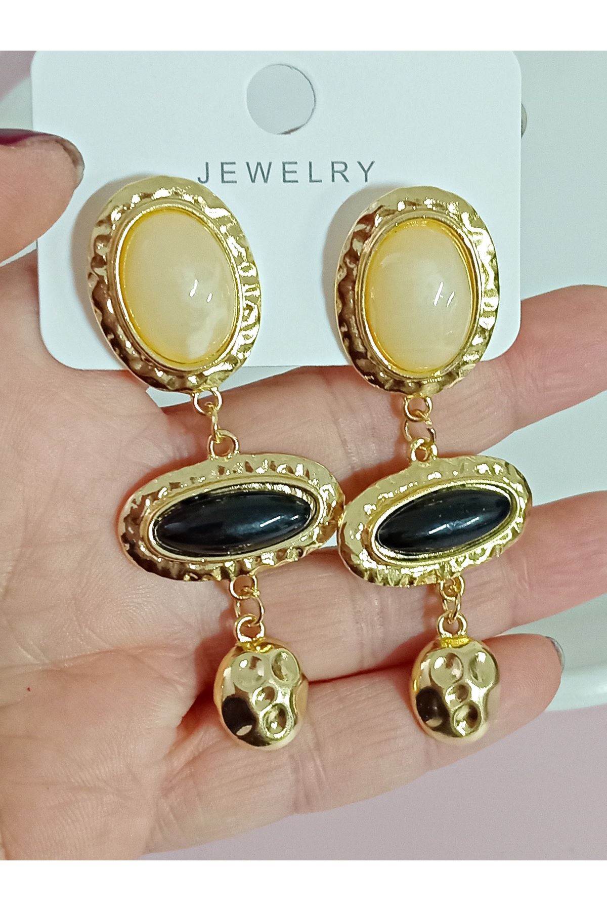 Marka model, Siyah Krem Kadın Küpe