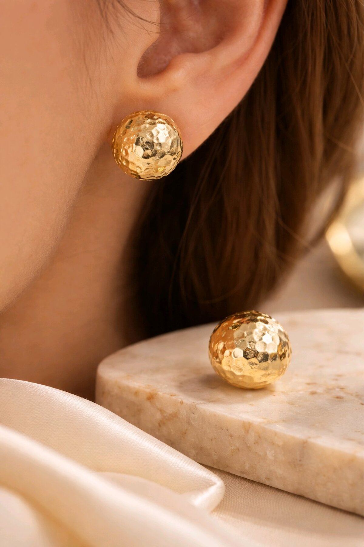 Gold Dalgalı Basic Top Küpe, Çapı:1,5cm, Çok Hafif