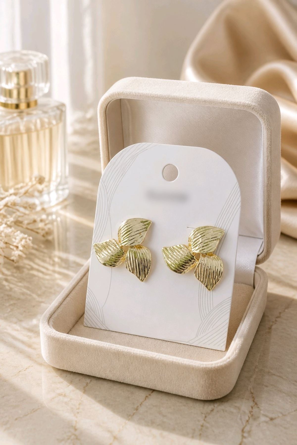 Gold Üç Yapraklı Küpe