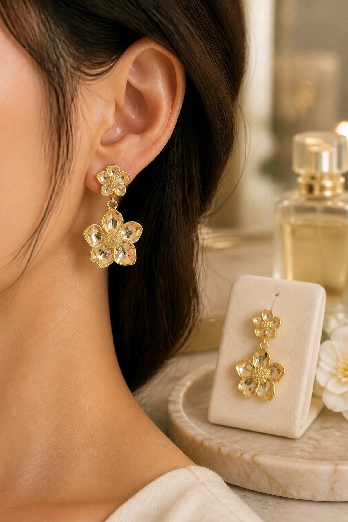 Gold Sallantılı Çiçek Küpe