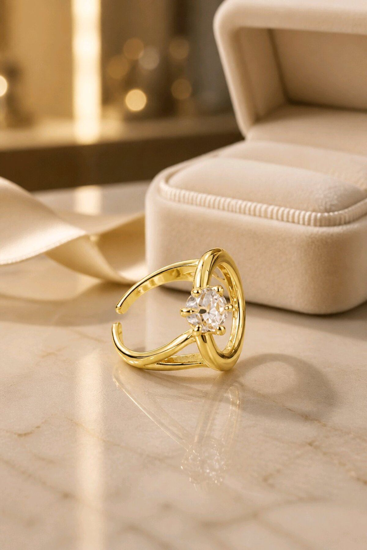 Gold Taşlı Çember Yüzük