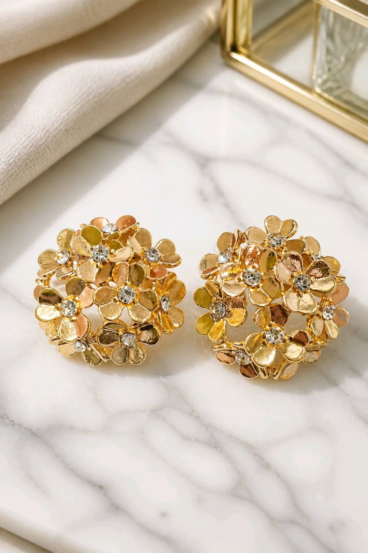 Gold Taşlı Çiçek Küpe