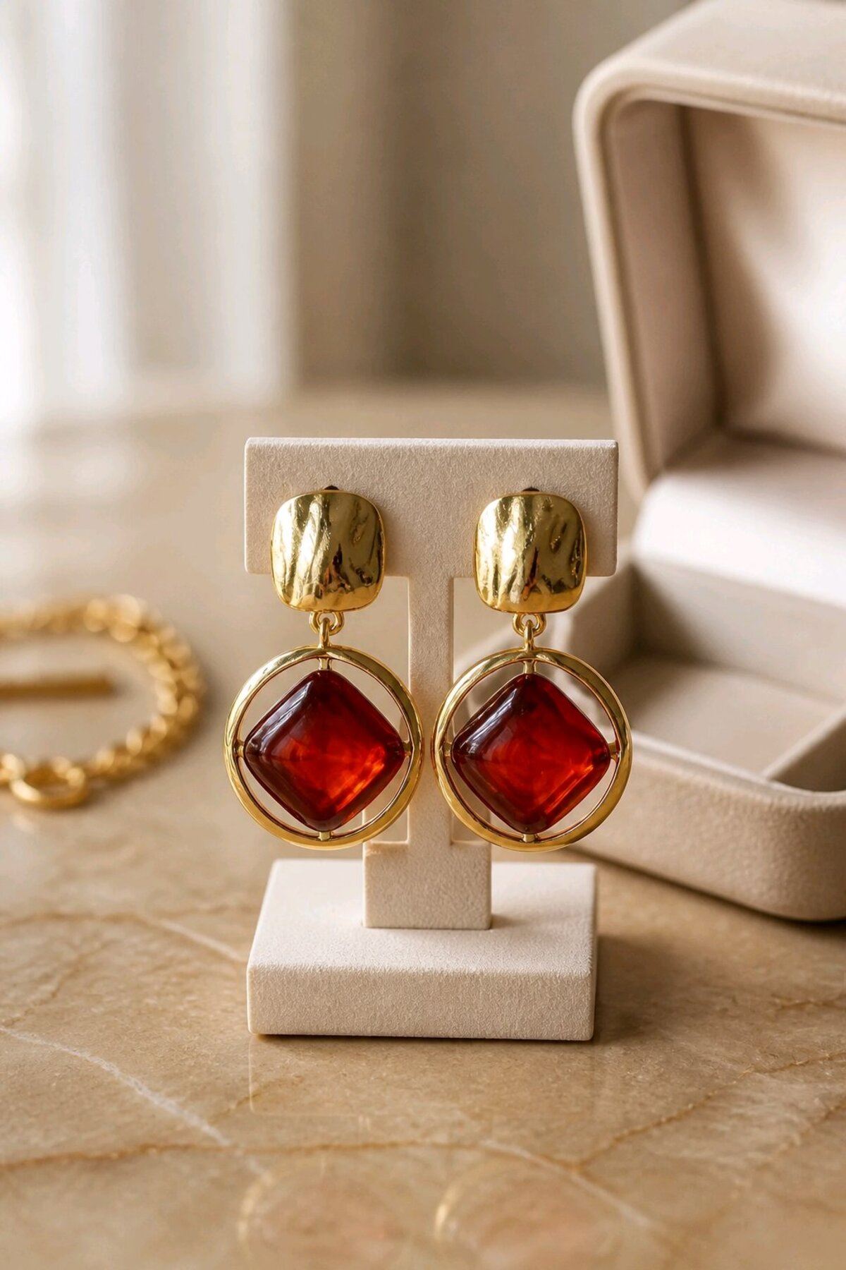 Kahverengi Taşlı Gold Küpe