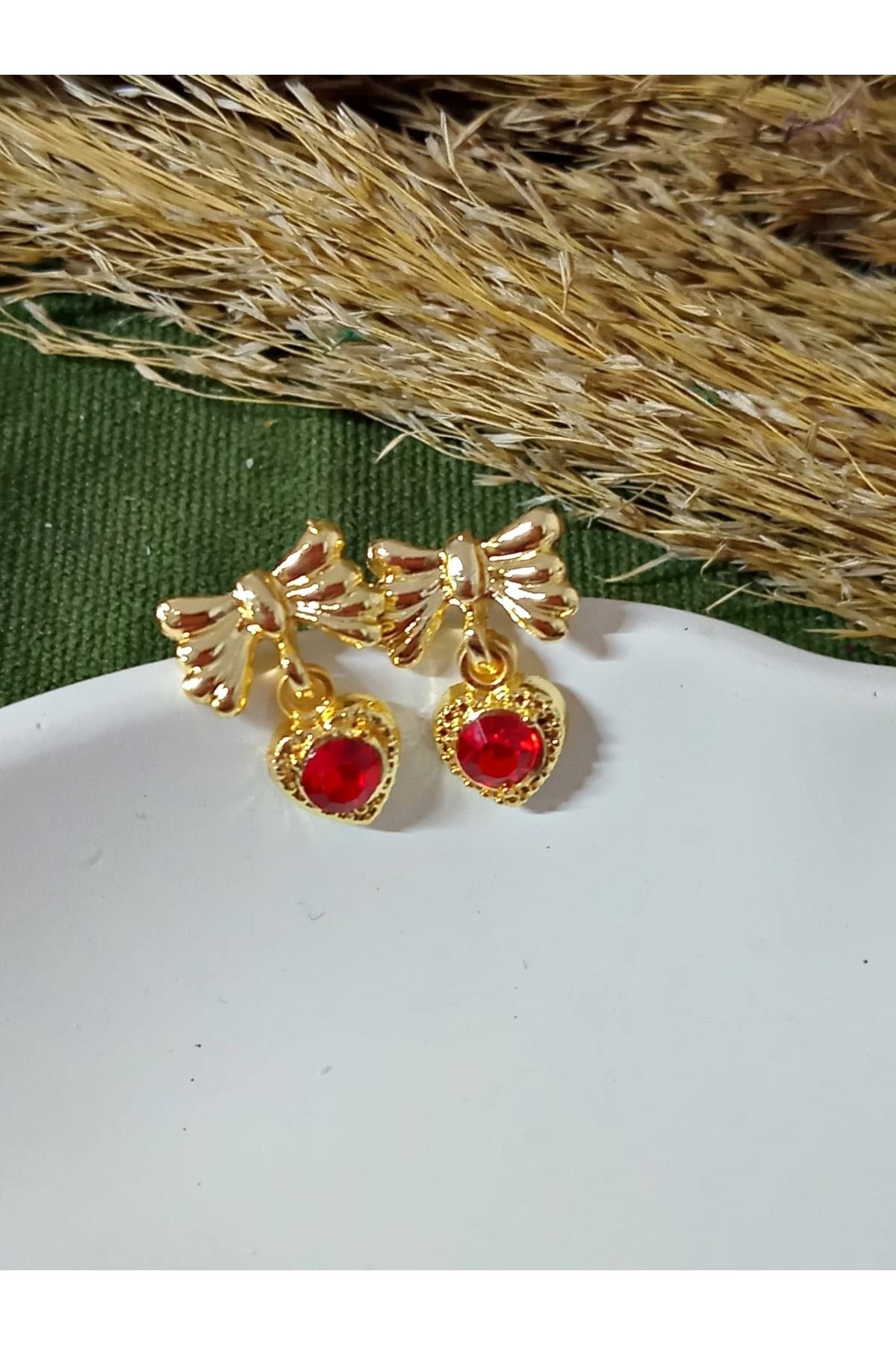 Kırmızı Taşlı Sallantılı Minimal Kurdele Kadın Küpe