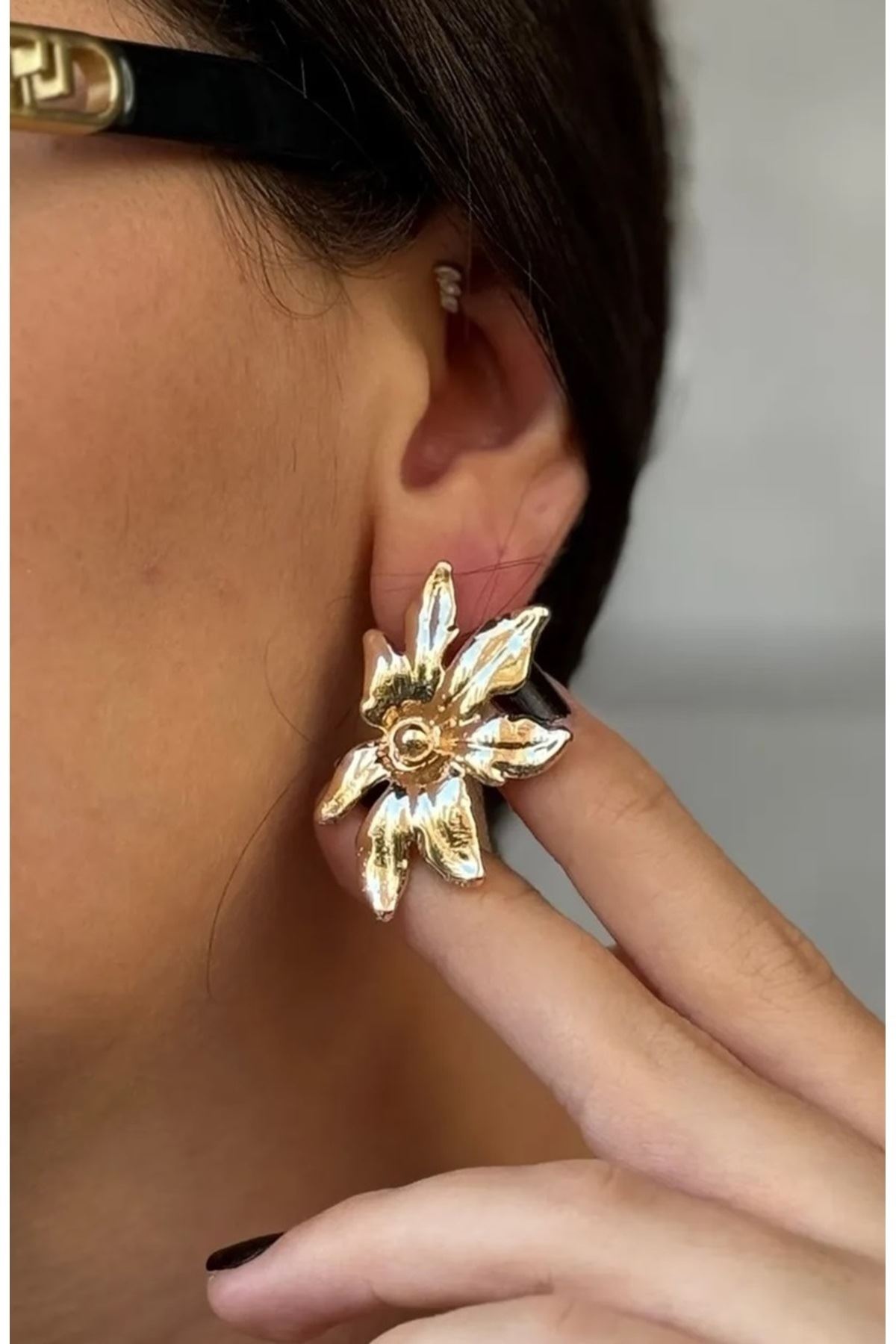 Gold Yarım Çiçek Flower Kadın Küpe