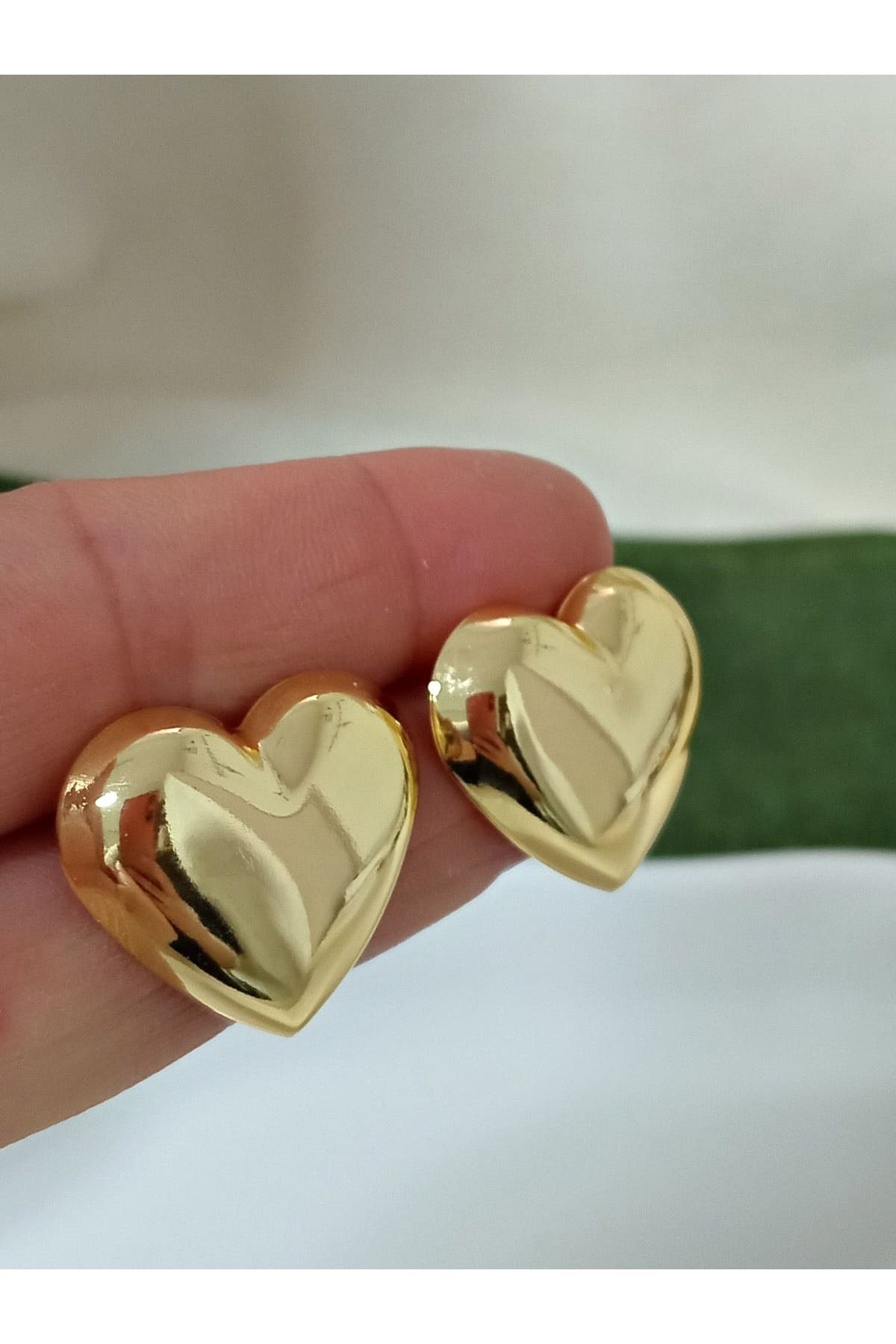 Kalp Görünümlü Gold Küpe