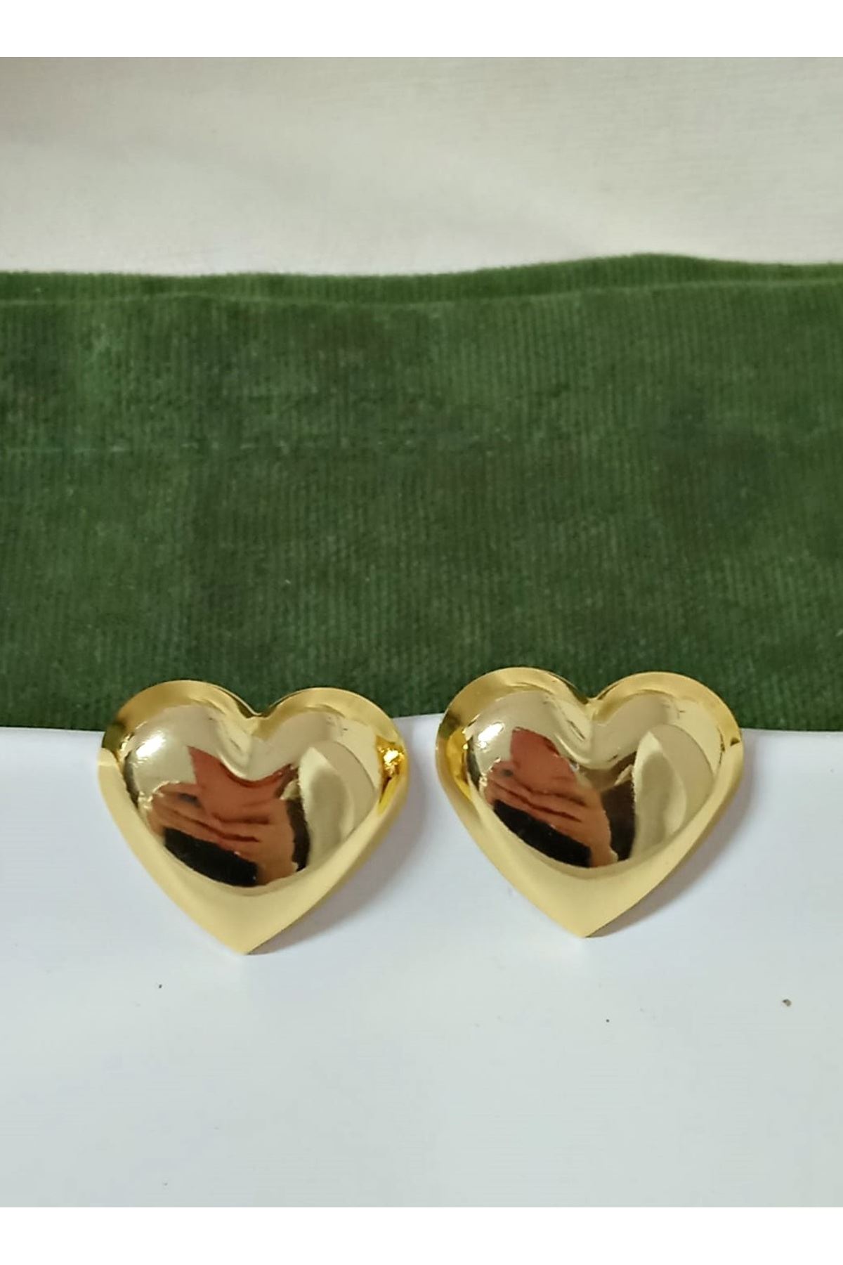 Kalp Görünümlü Gold Küpe