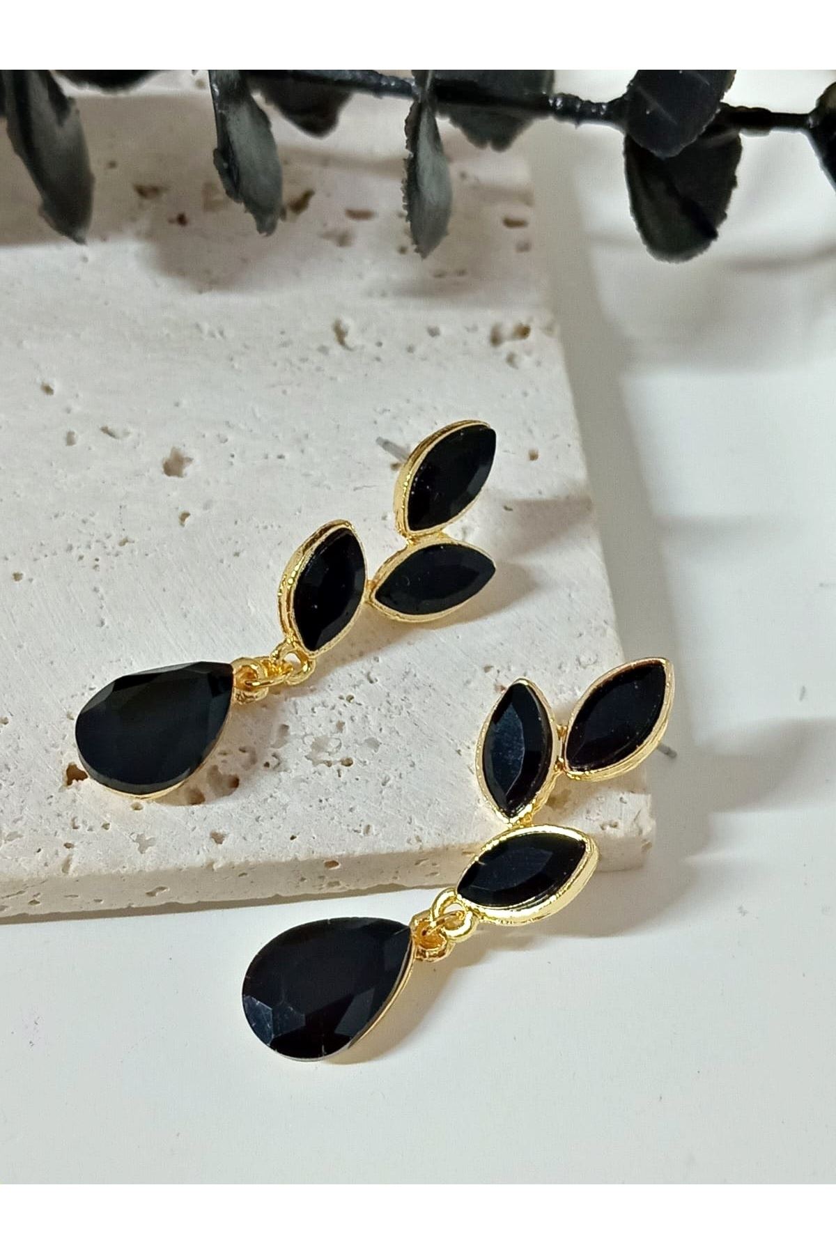 Siyah Gold Kristal Taşlı Yaprak Küpe