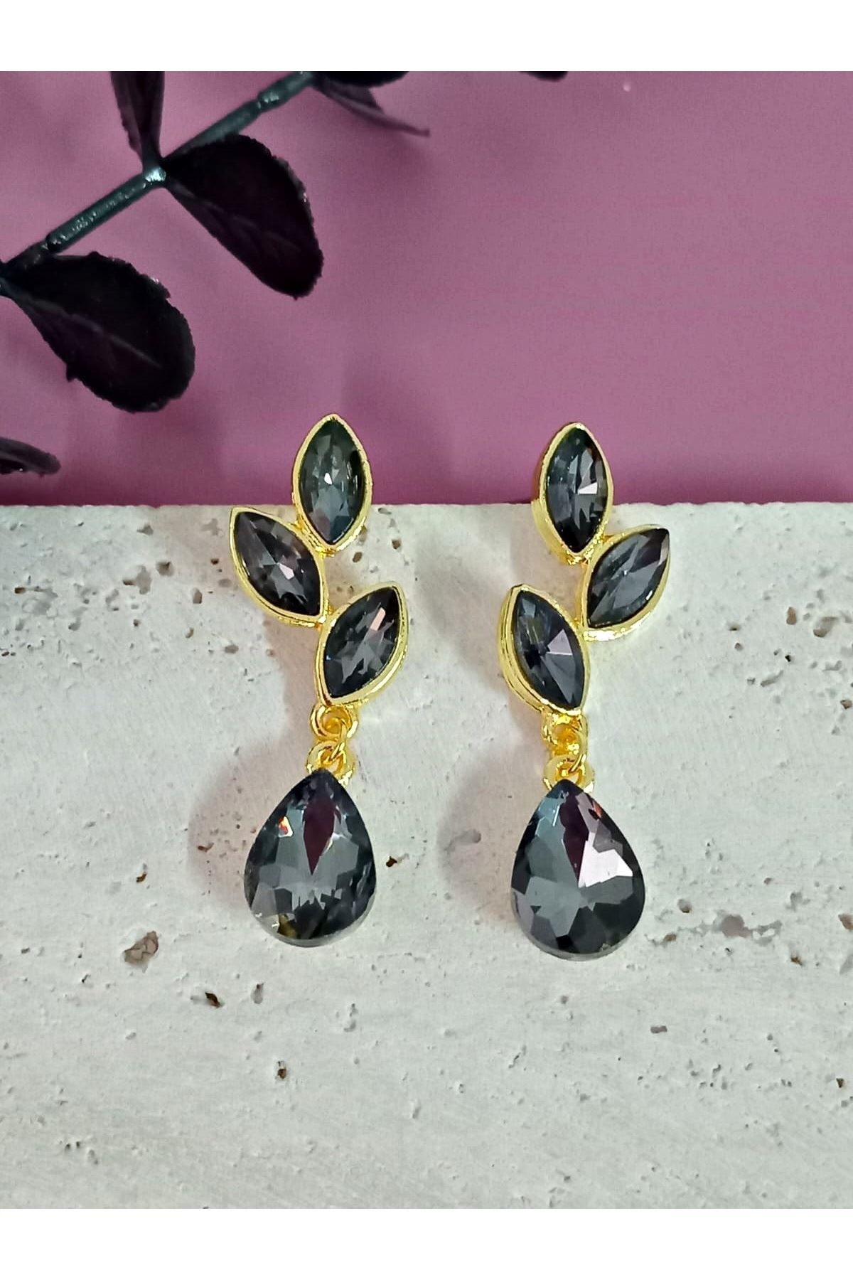 Antrasit Gold Kristal Taşlı Yaprak Küpe