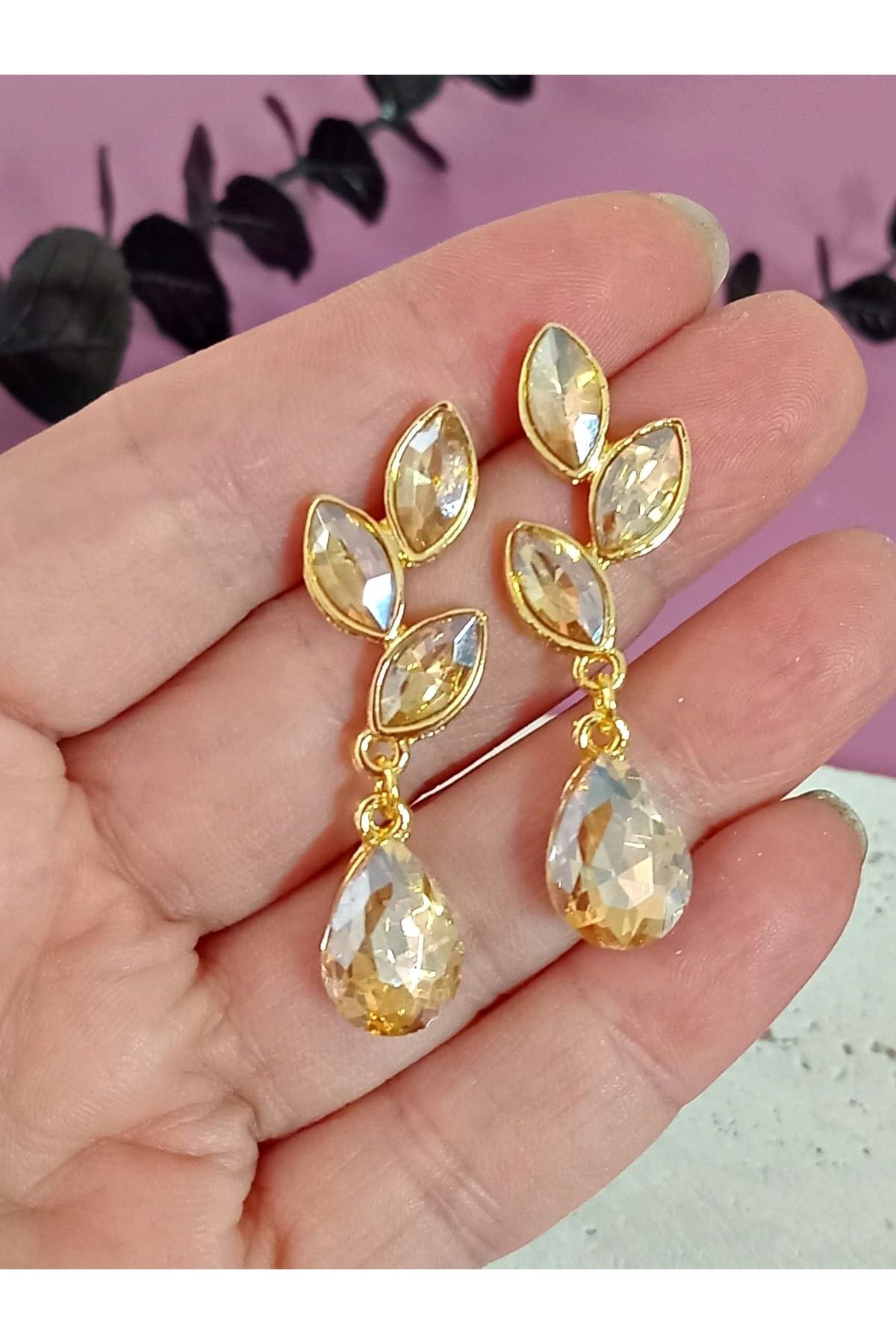 Bal Rengi Gold Kristal Taşlı Yaprak Küpe