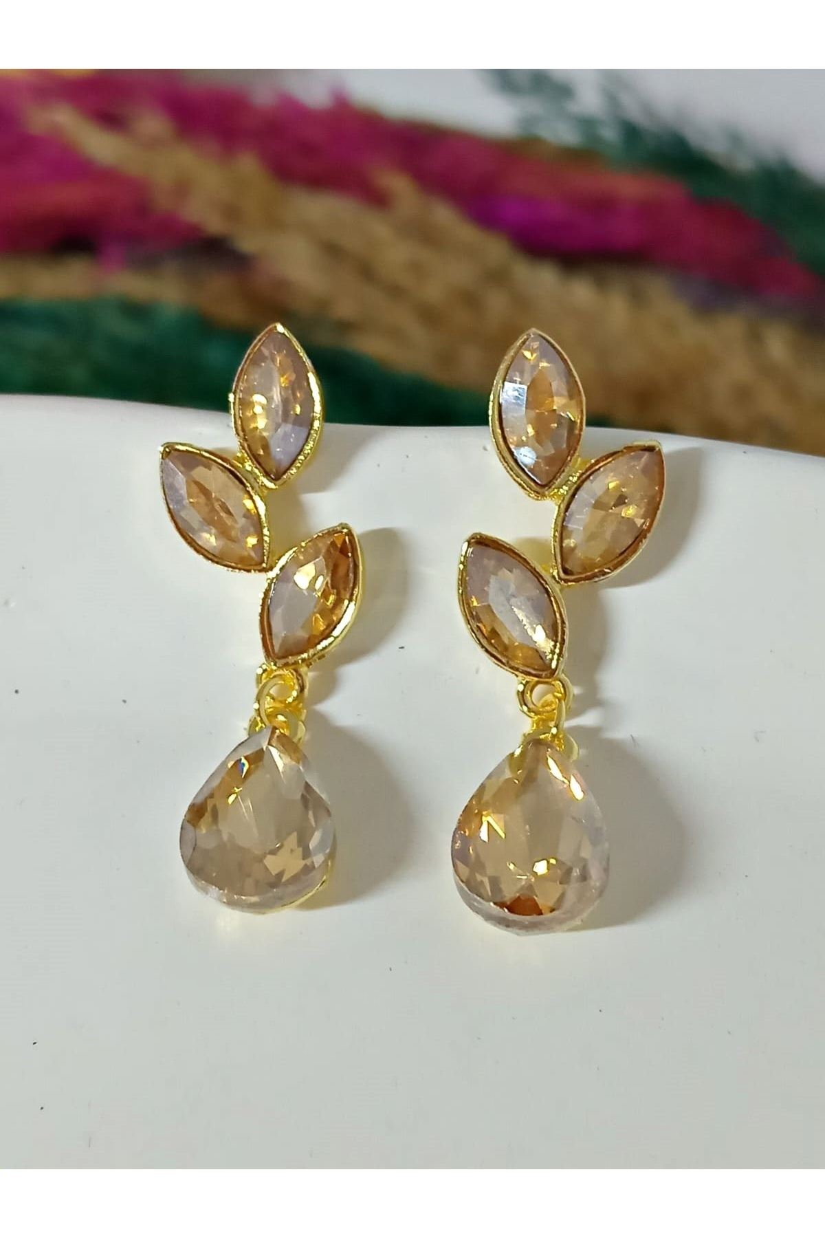 Bal Rengi Gold Kristal Taşlı Yaprak Küpe