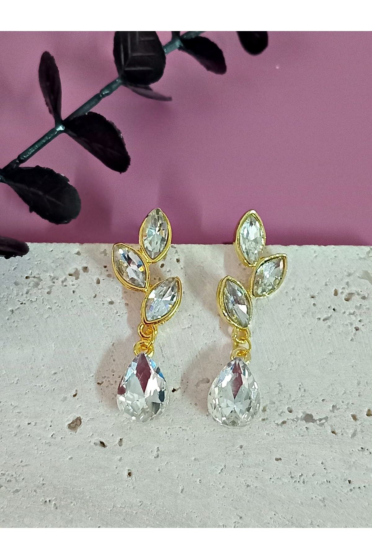 Gold Kristal Taşlı Beyaz Yaprak Kadın Küpe