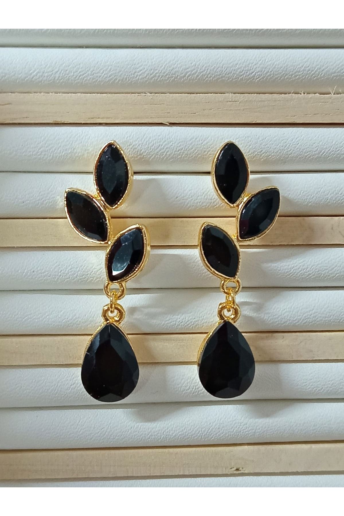 Siyah Gold Kristal Taşlı Yaprak Küpe