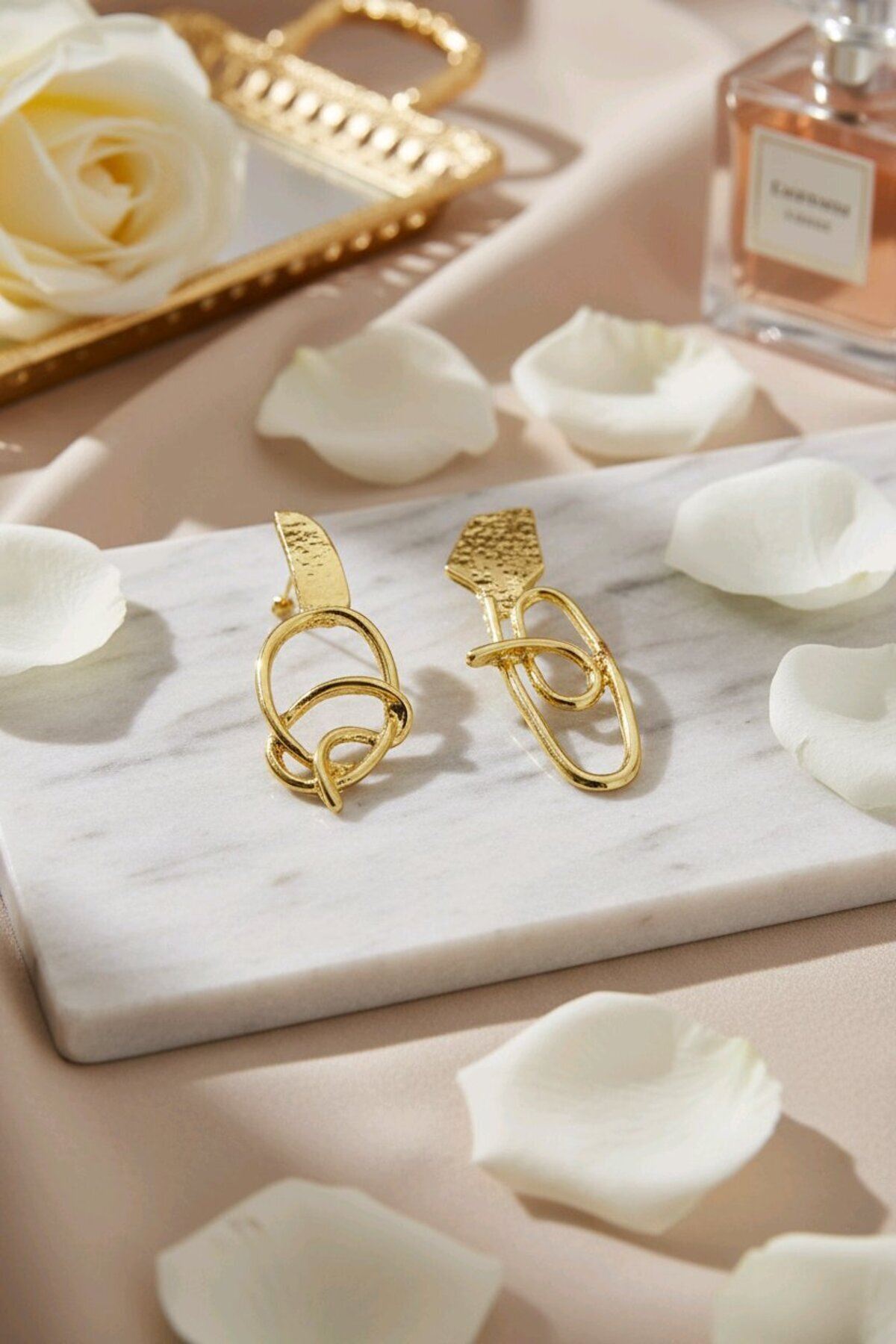Gold İki Kulak Farklı Tasarım Küpe