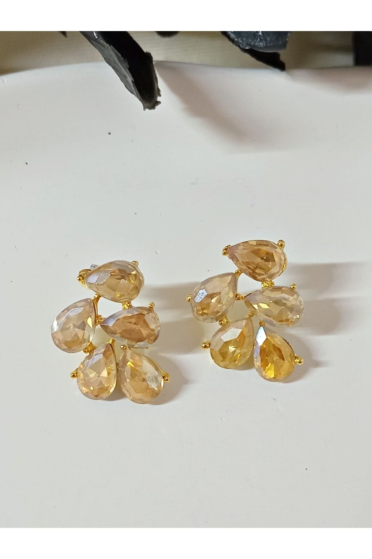 Bal Köpüğü Gold Kristal Taşlı Yaprak Küpe