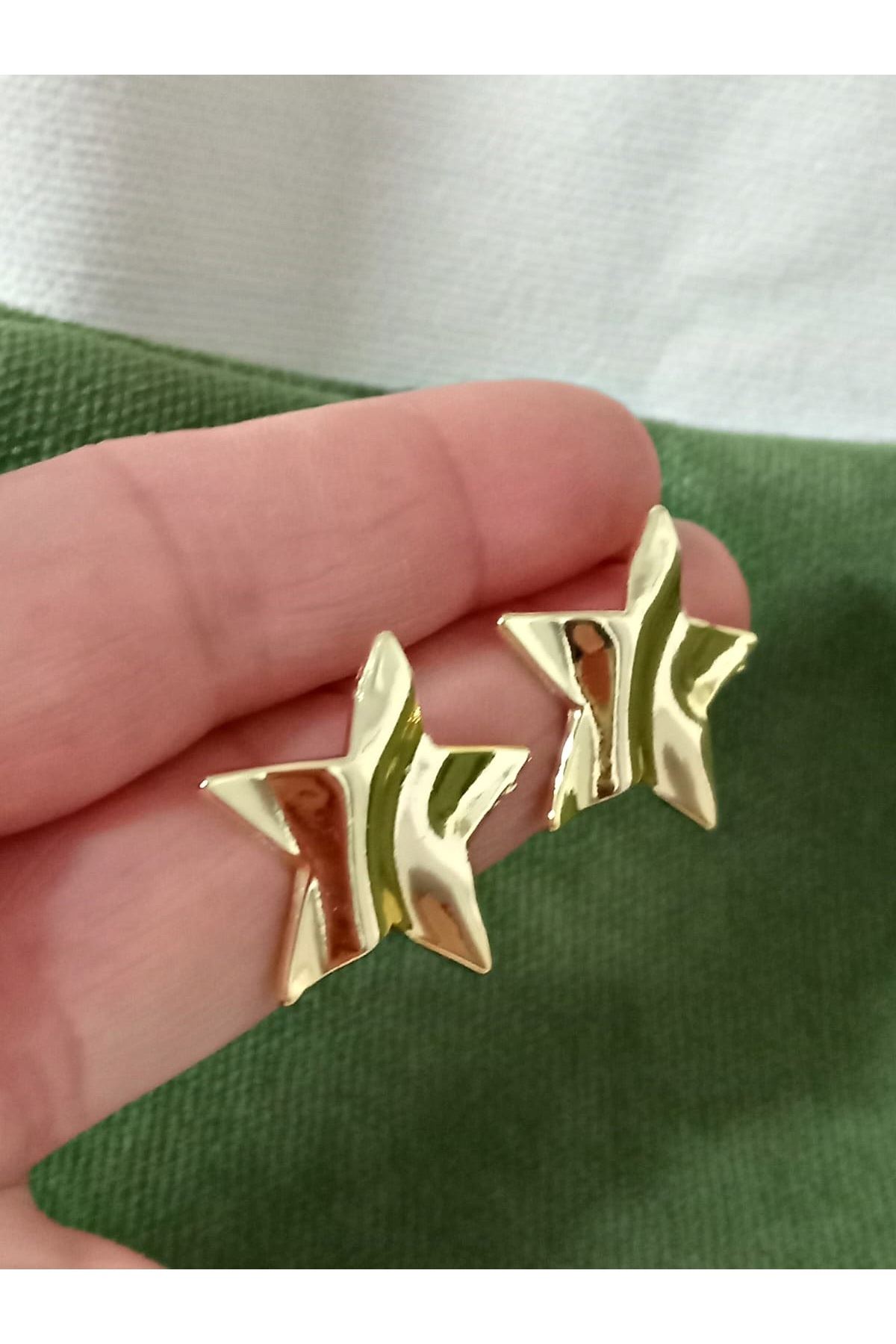 Gold Yıldız Dalagalı  Plaka Küpe