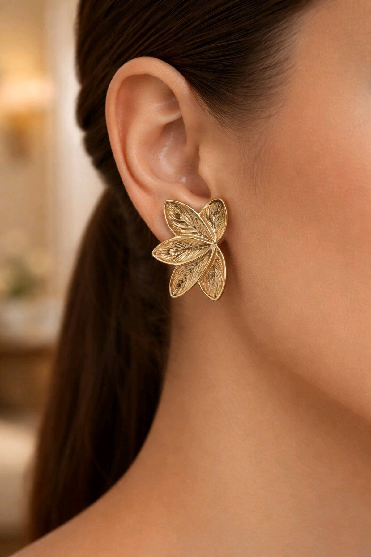 Gold Yarım Çiçek Plaka Kadın Küpe Uzunluk 4cm
