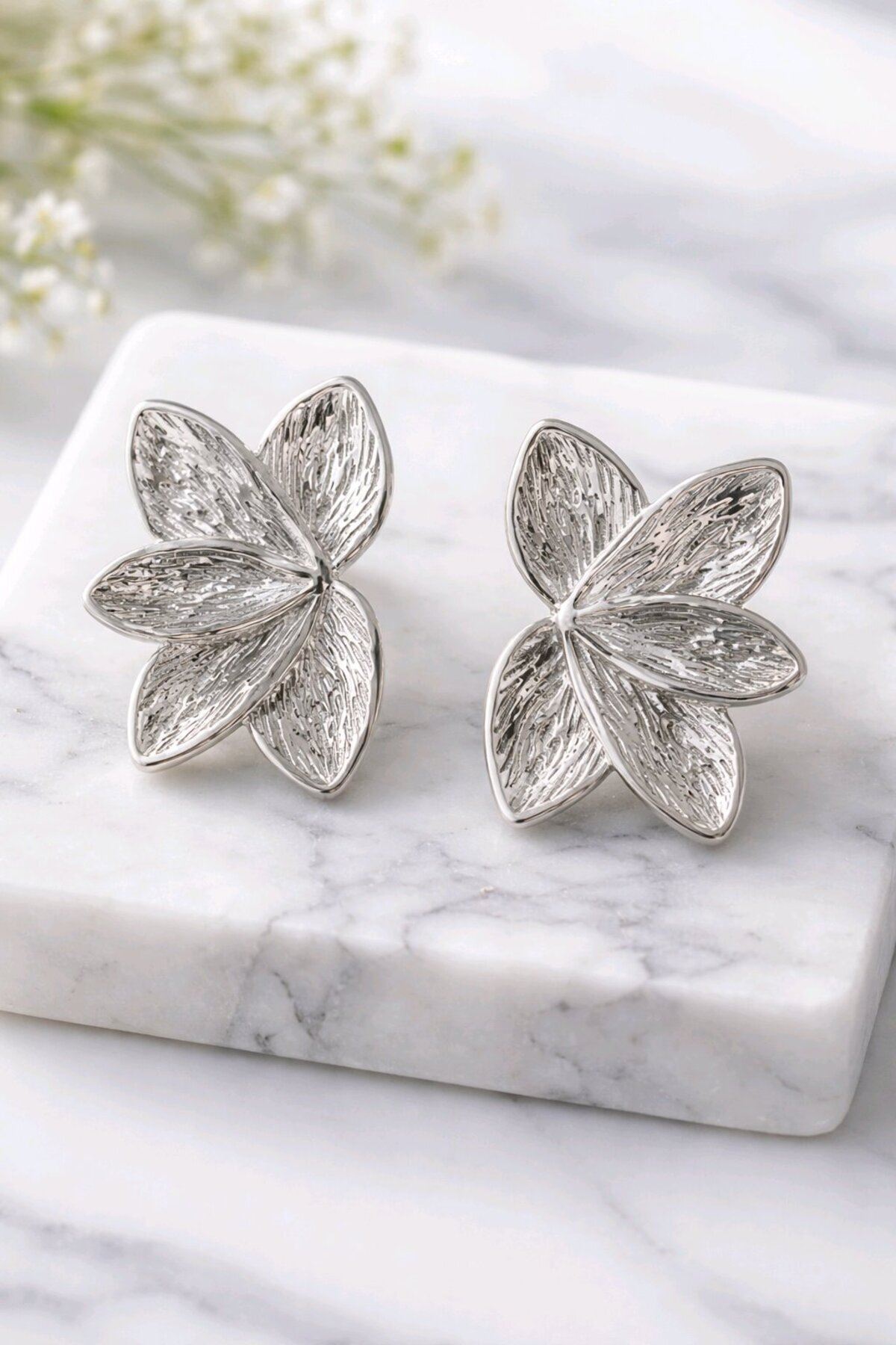 Gümüş Yarım Çiçek Plaka Büyük Kadın Küpe Uzunluk.4cm