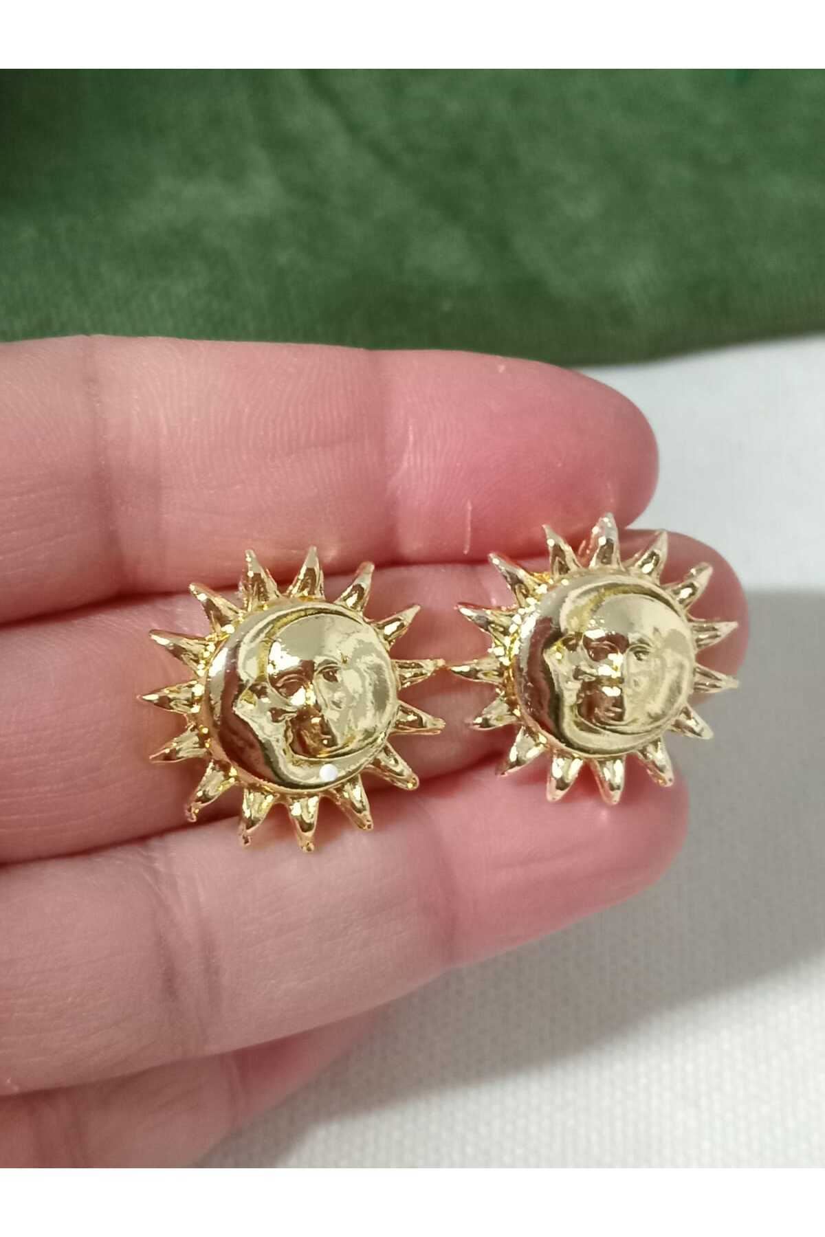 Gold Güneş Şekilli  Kadın Küpe