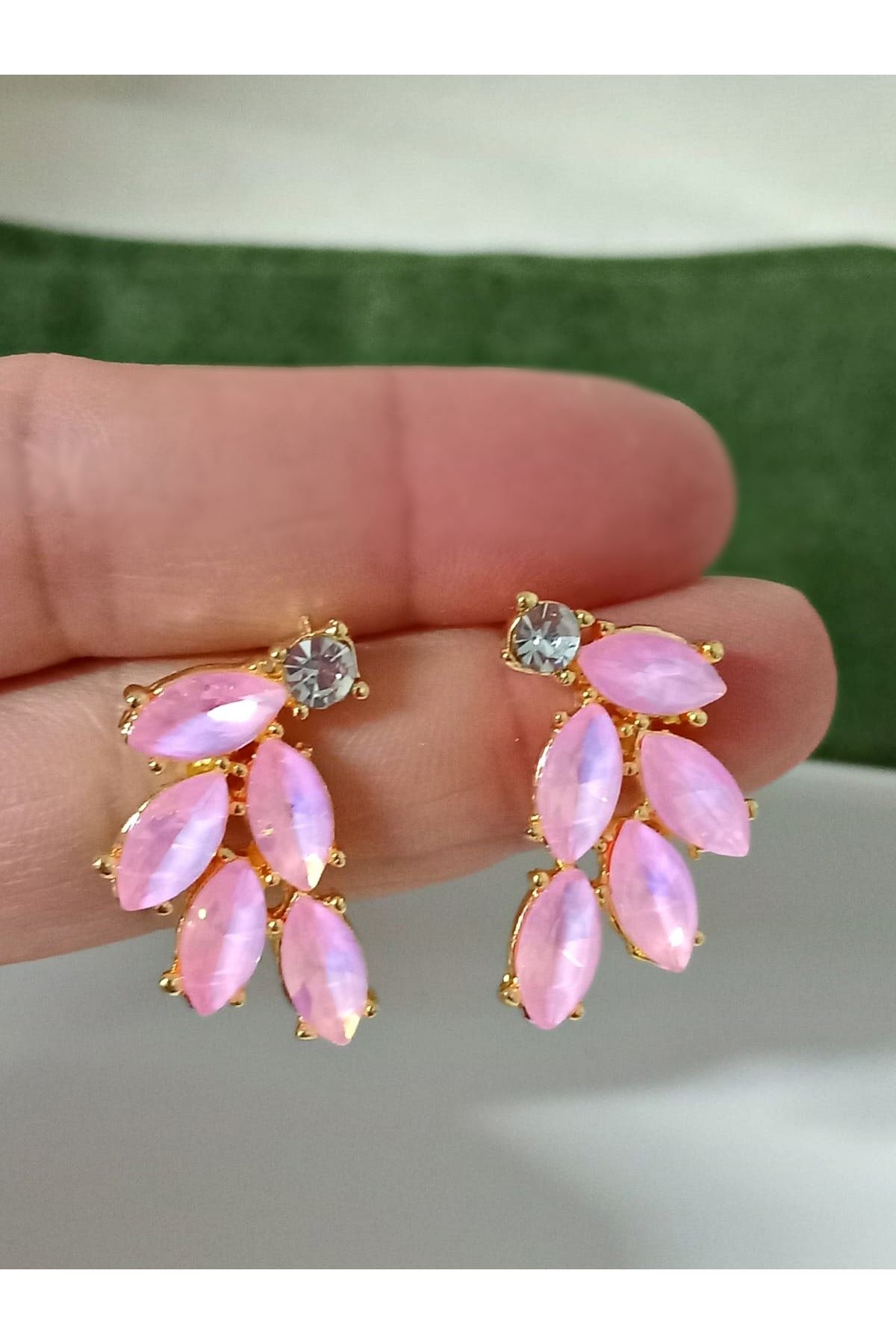 Kristal Taşlı Pembe Yaprak Kadın Küpe