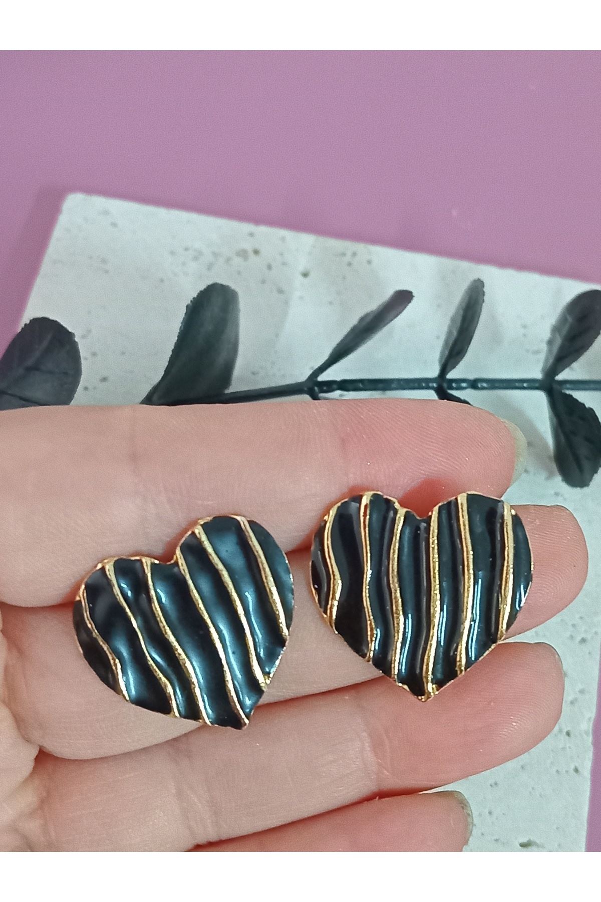 Gold Mineli Kalp Şekilli  Tasarım Düğme Kadın Küpe
