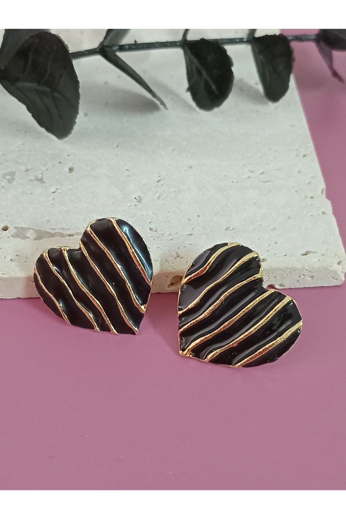 Gold Mineli Kalp Şekilli  Tasarım Düğme Kadın Küpe