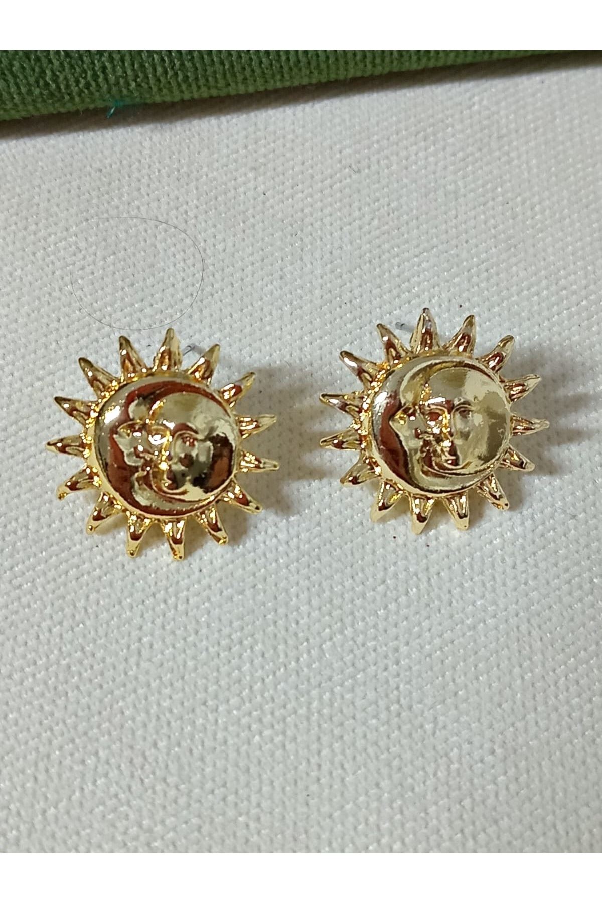 Gold Güneş Şekilli  Kadın Küpe